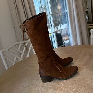 Born brown suede boots